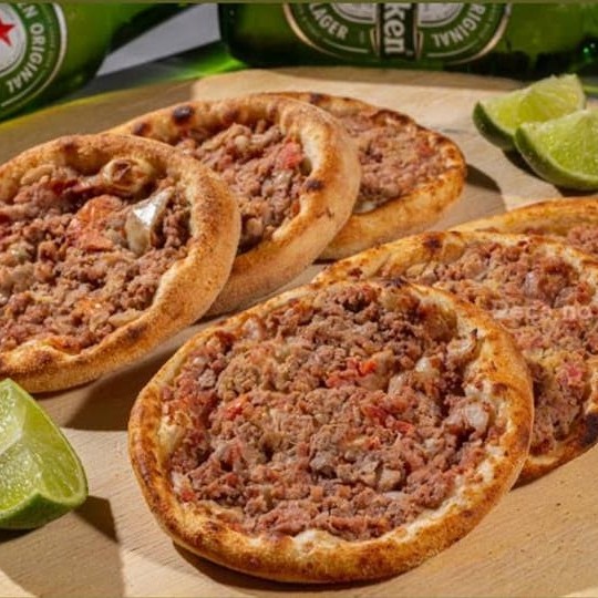 5 Esfihas De Carne + Um Refrigerante Lata De 350ml