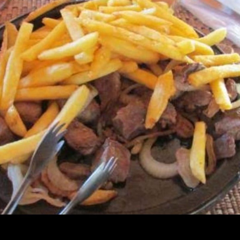 Carne seca com aipim, churrasquinho misto com batata, batata com Calabresa, frango apassarinho com batata,batata com Camarão, coração anel de cebola e batata frita , moela com batata