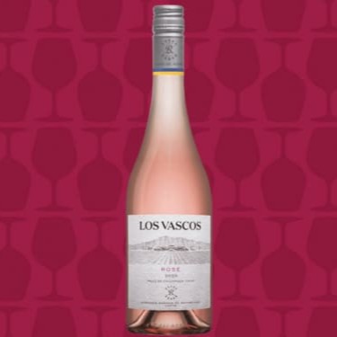 "Elaborado com uma combinação das uvas Syrah, Grenache Noir e Mourvèdre, o Los Vascos Rosé é ""delicioso"" para James Suckling, que classificou a safra de 2020 com nada menos que 91 pontos. Trata-se de um rosado que combina notas de frutas silvestres com um refrescante toque cítrico. No palato é cremoso, fresco e delicado. Um vinho para beber a qualquer hora.  Uva 60% Syrah, 30%Grenache Noir e 10% Mourvèdre  Teor Alcoólico 13,5%  Temperatura De Serviço 09 a 12ºc"