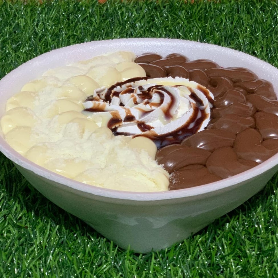 Delicioso Açai com Nutella, Creme de Ninho, Leite em pó, leite condensado, Calda de chocolate e Chantilly.