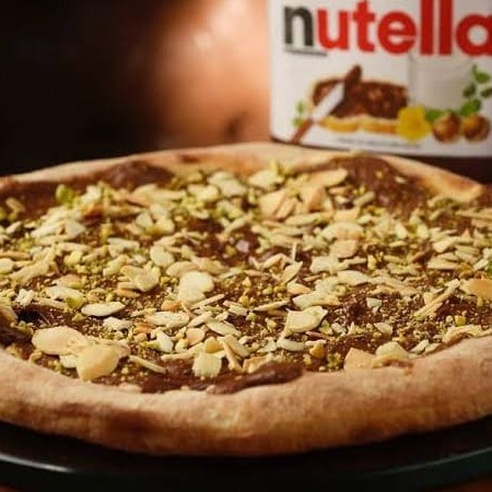 Pizza de Nutella com castanhas de cajú - 25cm - 4 Fatias
