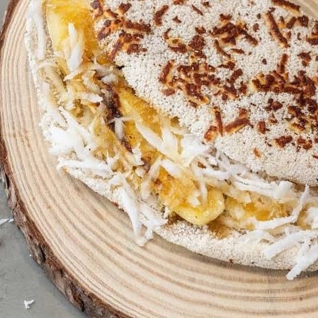 Deliciosa Tapioca com recheio de coco Com Queijo. Acompanha Queijo e adicionais conforme a sua escolha. Foto ilustrativa.