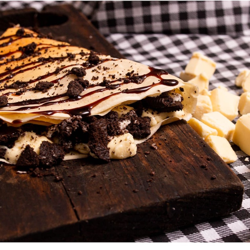 Chocolate branco com óreo picado