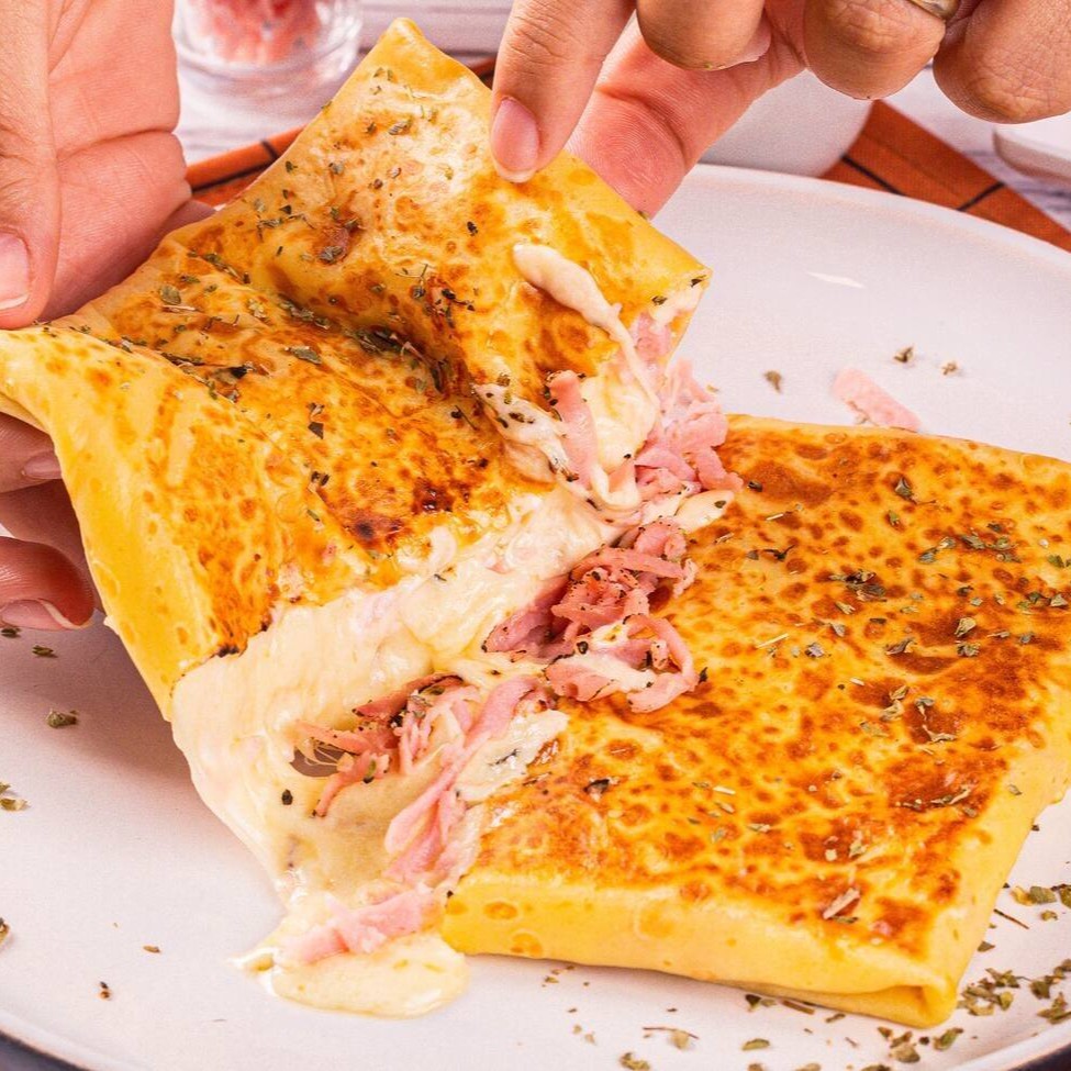 Queijo muçarela, creme de queijo e presunto