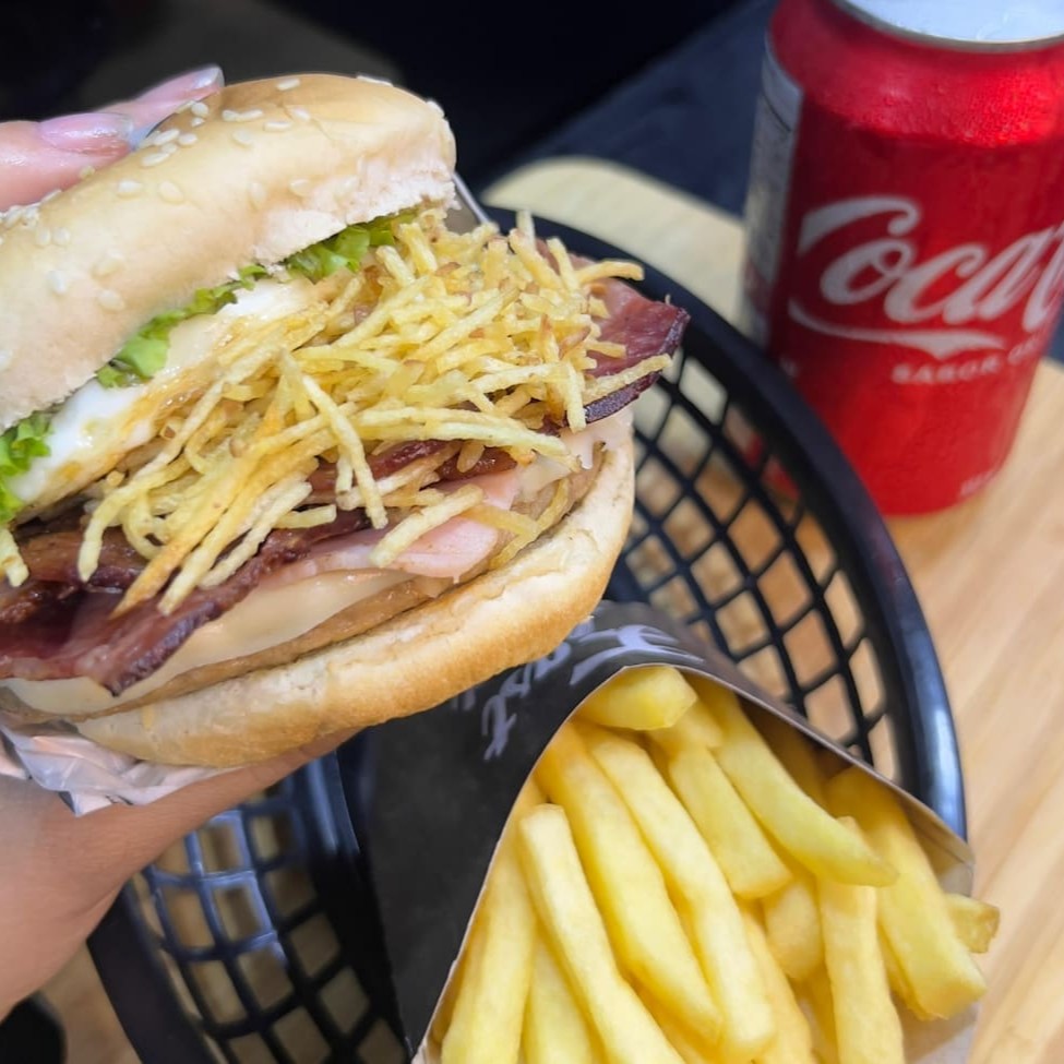 X Tudo + Batata + Guaracamp Ou Refri Lata