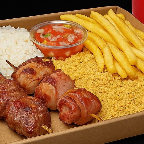 Combo Individual  Uma refeição completa e deliciosa pra matar a fome com muito sabor! Esse combo inclui: • 2 espetos à sua escolha  • 200g de arroz  • 200g de batata frita crocante  • 150g de farofa temperada  • 150g de vinagrete fresquinho  • 1 refrigerante lata (350ml)   Ideal para uma refeição prática, saborosa e bem servida. Escolha seus espetos preferidos e aproveite!