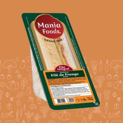 Pão integral, maionese, filé de frango desfiado, milho verde e cenoura.