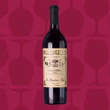 Jovial, de cor vermelho rubi, nos aromas podemos encontrar frutas negras como amora e especiarias. No palato tem corpo médio, taninos bem polidos, boa acidez e final médio. Bom para acompanhar massas com molho vermelho, pizzas, cortes de carne vermelha, queijos de massa semi-dura, batata rosti com bacon e muito mais.  Itália – Puglia Produtor – Castellani Volume - 750ml Uva – Primitivo Teor Alcoólico - 12%  Gustativo: Em boca, vinho seco com presença de frutas vermelhas e final super refrescante.