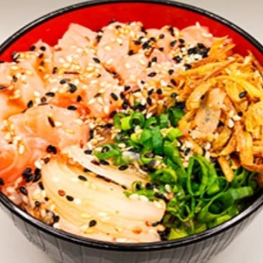 Arroz, Salmão, Cebola Roxa, Cebolinha, Alho Poro e Molho Especial