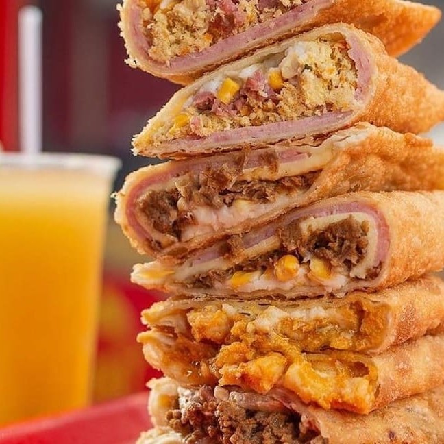 Carne , frango , presunto , queijo , cheddar , Catupiry , tomate , cebola, oregano , alho , ervilha , milho , passas , azeitona ,