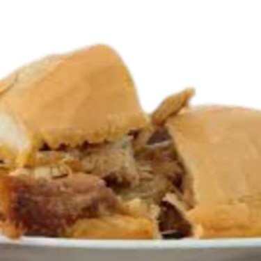 Sanduíche de Joelho de Porco com Abacaxi no pão ciabatta com queijo mussarela.