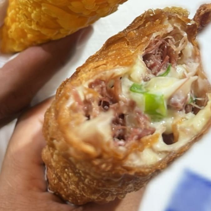 Este item não pode ser alterado Não tem a mesma quantidade do monte. Não utilizamos qualquer tipo de corante, frango temperado com chimichurri e outros....