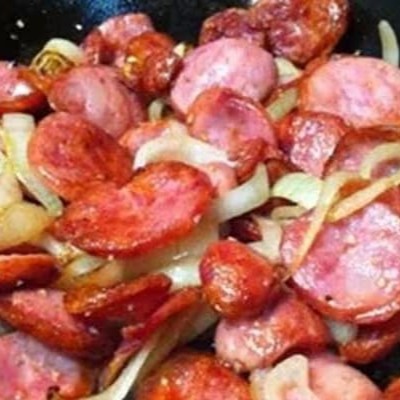 Nesta promoção você leva 2 marmitas grande de calabresa acebolada com Guaraná natural .