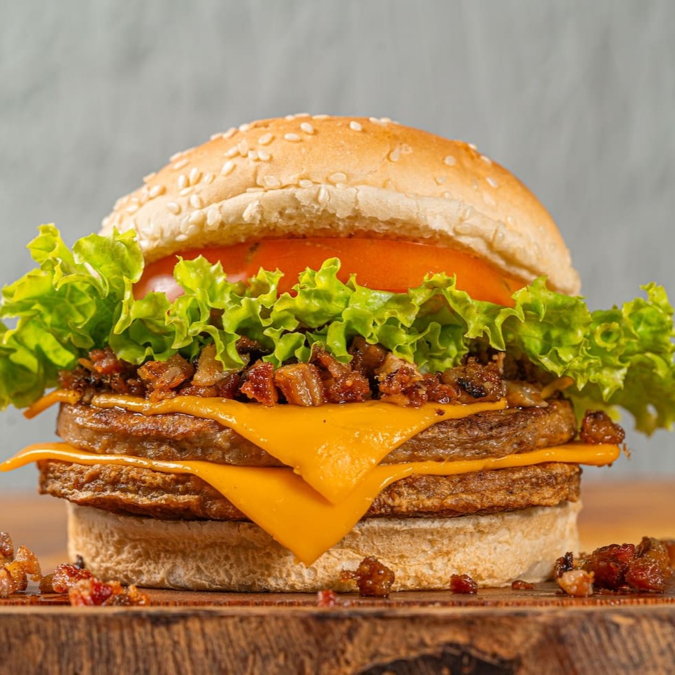 2 Carne, 2 Queijos, Bacon, Salada. (Escolha seu molho).