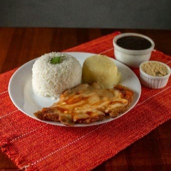 Nossos pratos executivos vão com arroz, feijão, farofa de ovos, fritas e salada verde. Todos os acompanhamentos em embalagens separadas.