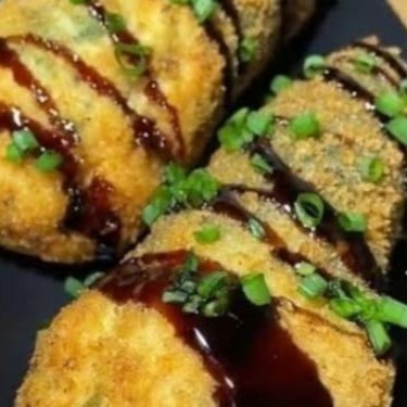 Alga arroz cream chesse atum cebolinha empanado é frito