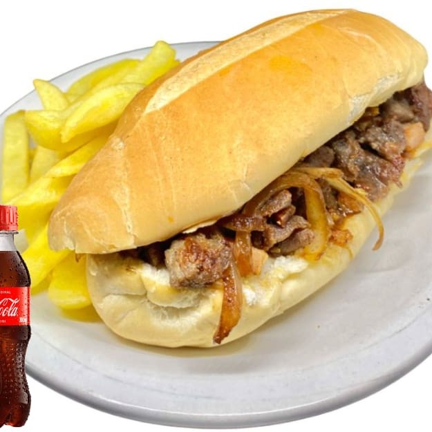 Combo Artesanal de Carne Picada Sanduíche artesanal recheado com carne bovina picada e suculenta, queijo muçarela derretido, molho barbecue e cebola caramelizada no shoyu. Acompanha batata frita crocante e uma Coca-Cola 200ml gelada. Um combo delicioso, feito na medida certa pra quem ama sabor de verdade!