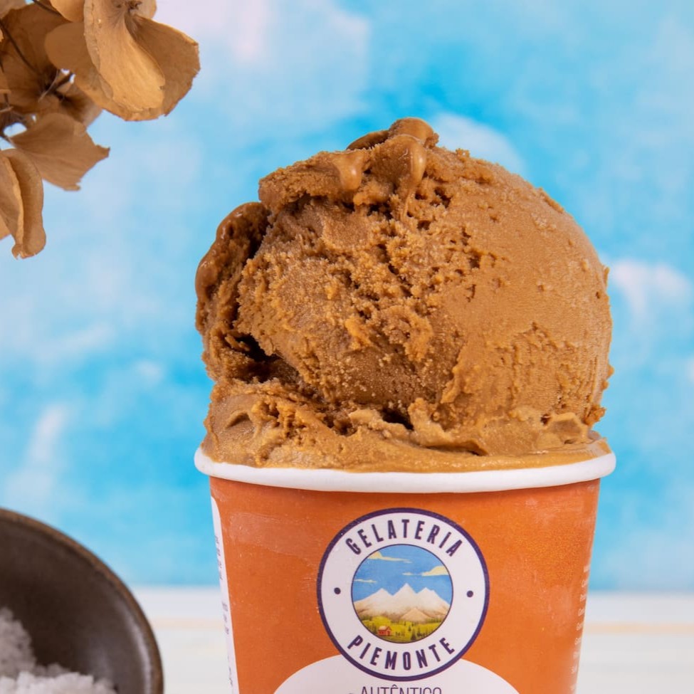 Nosso sorvete italiano de Caramelo Flor de Sal é feito sem corantes, óleo de palma, conservantes e 0% de gordura trans.