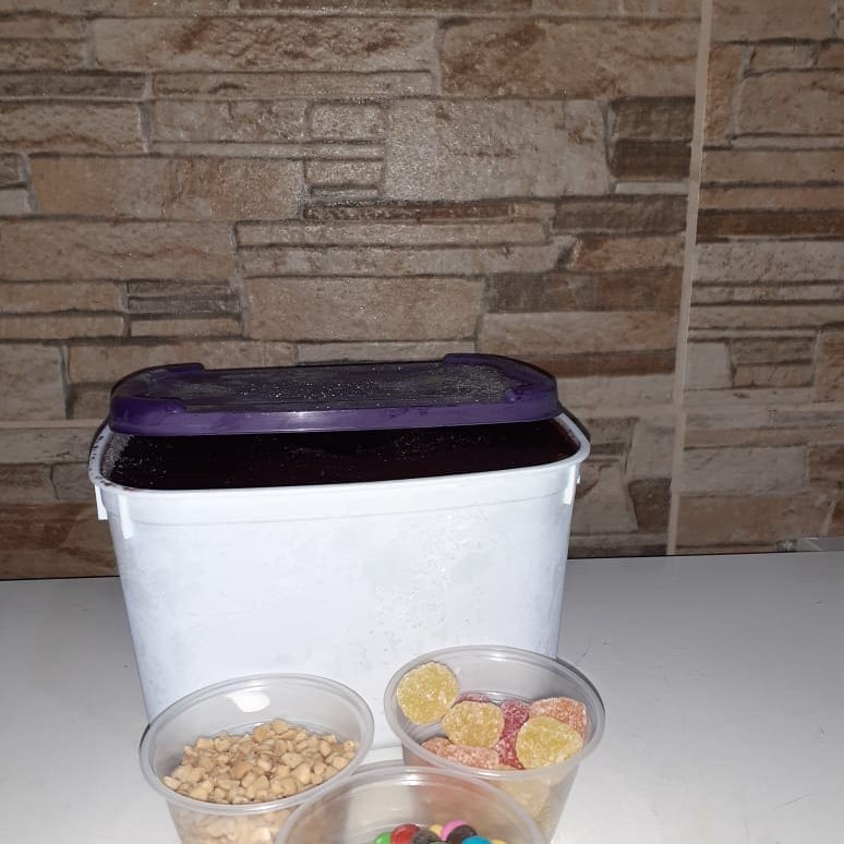 Açai artesanal batido com fruta de verdade e as melhores polpas, xarope artesanal, são 2 kilos do melhor açai da zona norte, peso aproximado.