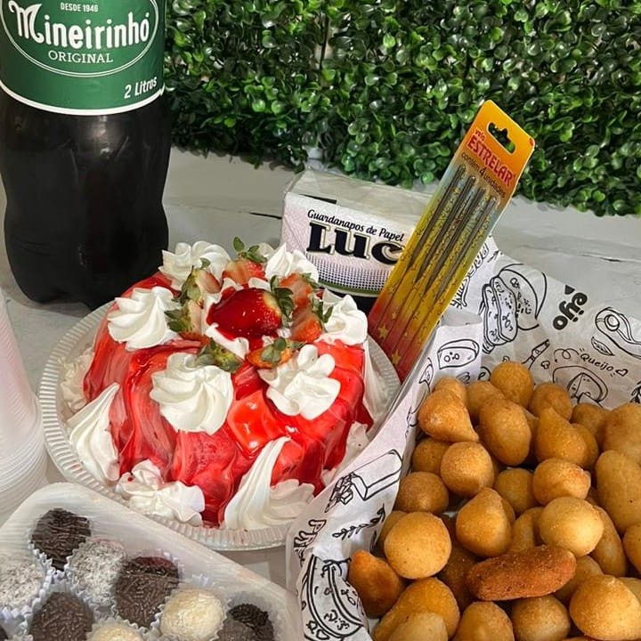 O nosso kit 1 é composto por uma torta pequena, 50 salgadinhos sortidos, 20 docinhos, 1 refrigerante 2 litros (flexa ou mineirinho), e uma vela estrelar. Serve até 5 pessoas.  ;  Tags ----------------------------------------------------------------   ;;;  Entrega rápida , desconto , promoção , 0,99 , 0800 , off , cupom , barato , melhor preço , oferta , frete grátis , descontão , preço baixo , Doces , bolos , brigadeiro , docinhos , kit festa , aniversario , bolo de pote , chocolate , morango , sobremesa natalina , Nutella , copo da felicidade , brownie , confeitaria , doceria , gourmet , bombom , piscina , ganache , caseiro , vovó , bento cake , vulcão , red velvet , trufas , banoffe , pudim , doce de leite , pão de mel , Oreo , Kit Kat , ferrero Rocher , cheese cake , tartelete , Ninho , cupcake , afogadinho , bolo , Ninho , brigadeirão , mini , cascão , gourmet , cone , dois amores