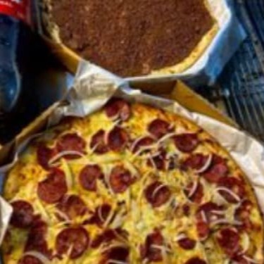 1 Pizza Grande (Calabresa Com Cebola), 1 Pizza Média Doce (Chocolate Ao Leite Com Granulado) + 1 Coca-Cola 1,5l