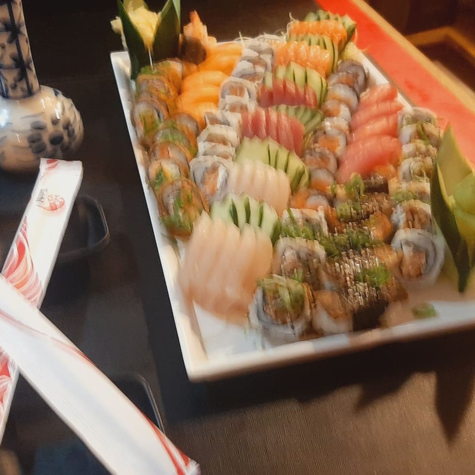 10 Sashimi De Salmão, 10 Sashimi De Atum, 10 Sashimi De Peixe Branco, 5 Sushi De Salmão, 5 Sushi De Atum, 5 Sushi Skin, 5 Sushi De Camarão, 10 Filadelfia, 10 Hot Filadelfia, 10 Uramaki De Salmão E 10 Skim Roll
