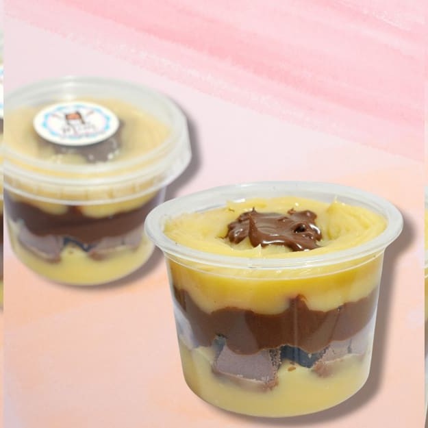 Esse é o nosso queridinho... Servido no pote de 145ml, compõe: uma camada de brigadeiro cremoso de leite Ninho, pedaços de Brownie molhadinho, uma camada de Nutella, mais uma camada generosa de brigadeiro cremoso de Ninho e finalizado Nutella.  ___Esse produto é servido gelado.___           ______Tags______________ Bolo, Brownie, copo da felicidade, bolo no pote, coca cola, chocolate, cookie, Nutella, Ninho, ferreiro rocher, Brownie no pote, morango, chocolate, brigadeiro, bolo vulcão, torta cookie, doces, chocolate, confeitaria, engenhoca , fonseca, Niterói Entrega grátis, taxa grátis, cupom de desconto, banoffe, Bombom de uva, Kinder bueno, red velvet, maracujá. Quem compra se apaixona. Pode pedir sem medo!!