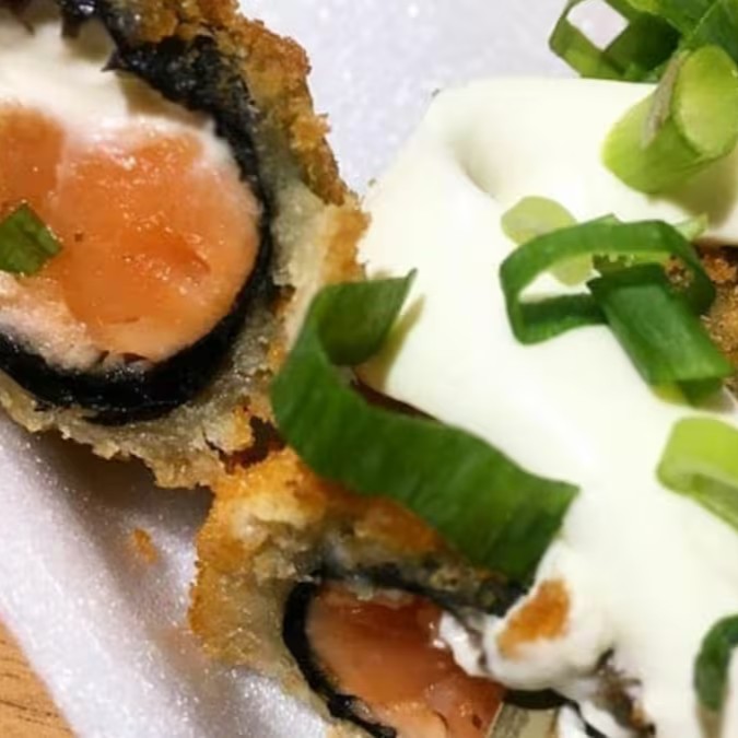 Salmão e cream cheese sem arroz no estilo espetinho + Guaraná  Antarctica pequeno.