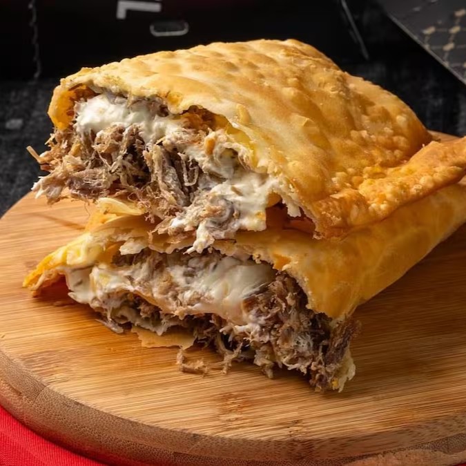 Delicioso pastel de carne seca recheado com Catupiry

Pastel com aproximadamente 19cm.