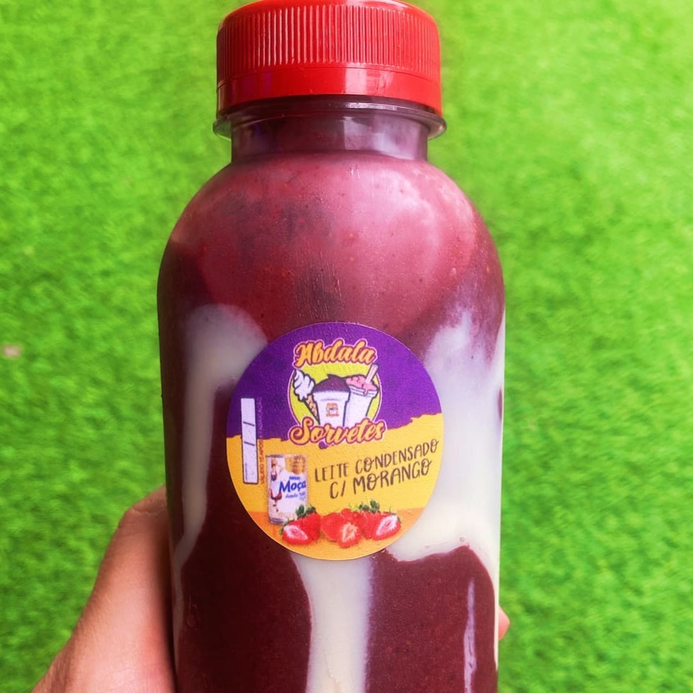 Delicie-se com a nossa 'Garrafa de Açaí 500ml', uma verdadeira tentação para os amantes de açaí. Este suculento prato da categoria 'Açaí de Garrafa' é cuidadosamente preparado com açaí de qualidade superior, resultando em um sabor rico e inconfundível. A apresentação na garrafa não só garante a frescura desta iguaria, como também adiciona um toque de originalidade. Uma experiência de sabor autêntico e refrescante, ideal para desfrutar a qualquer hora do Dia. Não perca a oportunidade de desfrutar do melhor açaí que você já provou!