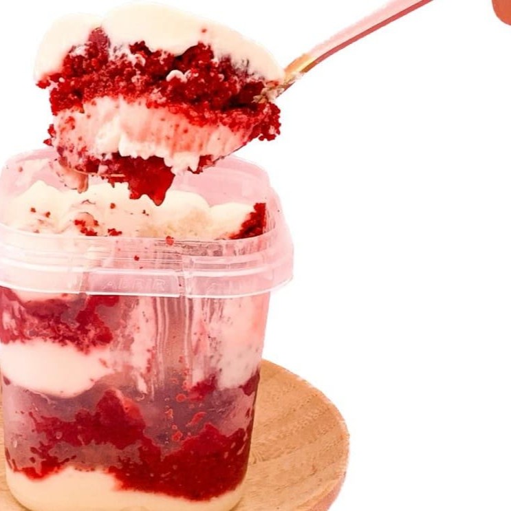 Massa vermelha aveludada e úmida, com nosso creme mousse de Ninho perfeito.