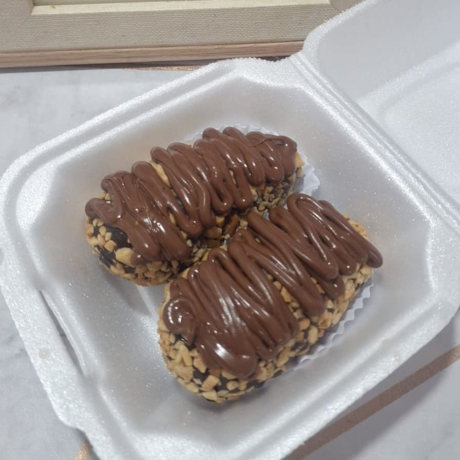 Em um pacote só duas deliciosas coxinhas doces à sua escolha!