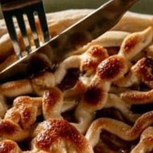 Borda fina, massa longa duração, muçarela, bananas fatiadas, chocolate branco, finalizada com canela e açucar.  Tamanho - 25 cm Serve até 4 fatias