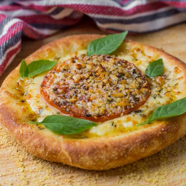 Mussarela, tomate, manjericão e orégano. Produto linha Saudável / Fitness