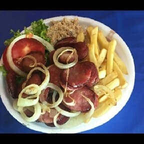 Arroz, feijão, farofa, fritas