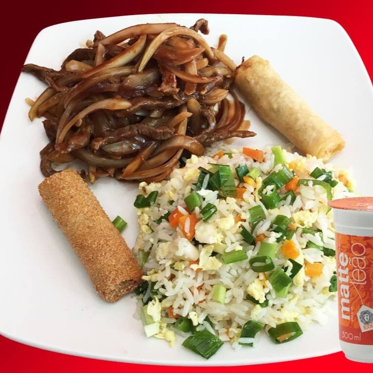 Carne Desfiada C/ Cebola executivo Jr. Acompanha de legumes e de banana com chocolate e 1 Mate.     500 g aproximadamente