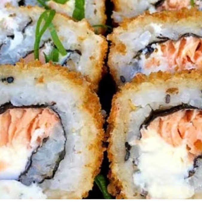 12 peças de uramaki empanado na farinha Panko.