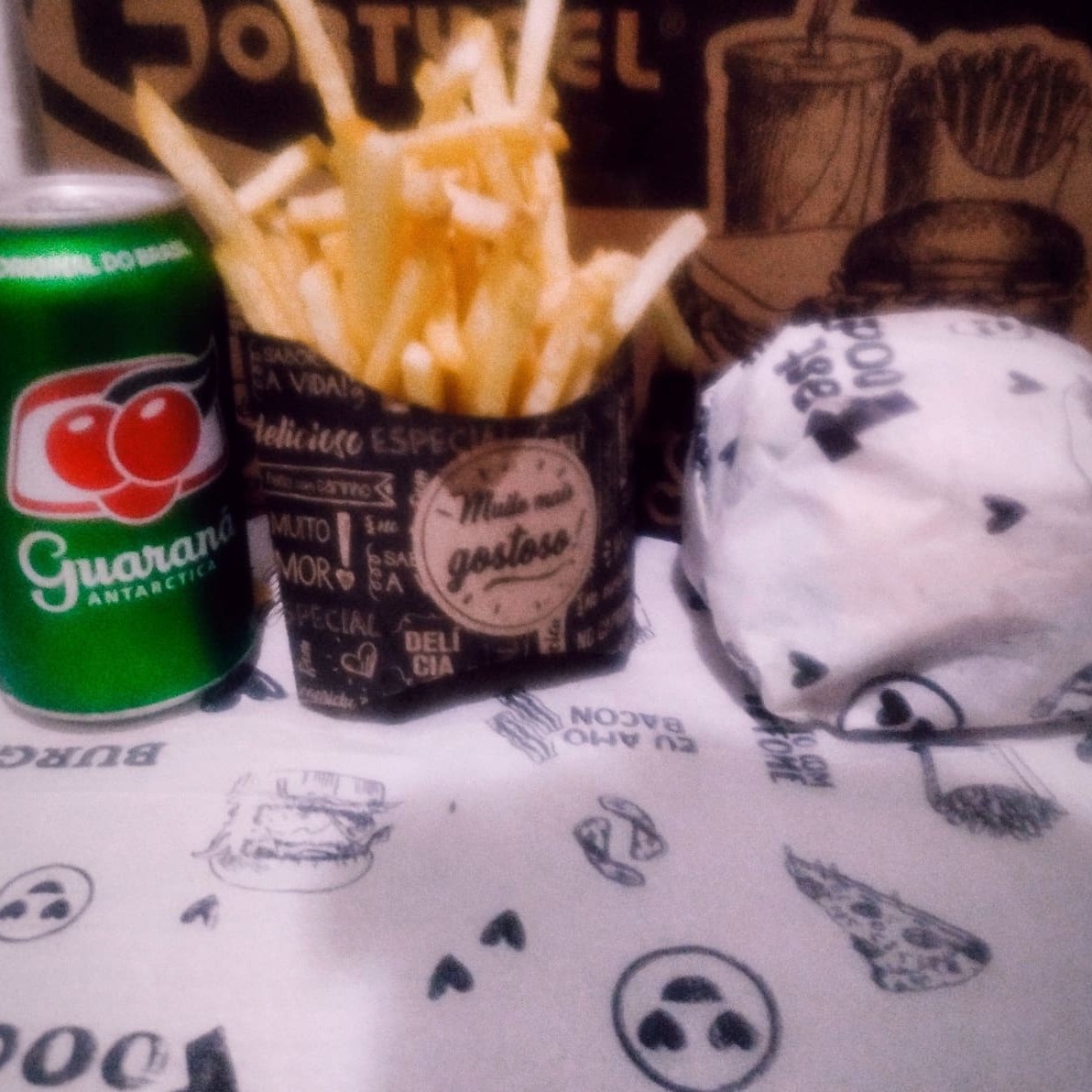 1 X  Cheddar 90g, 1 batata e 1 refrigerante lata