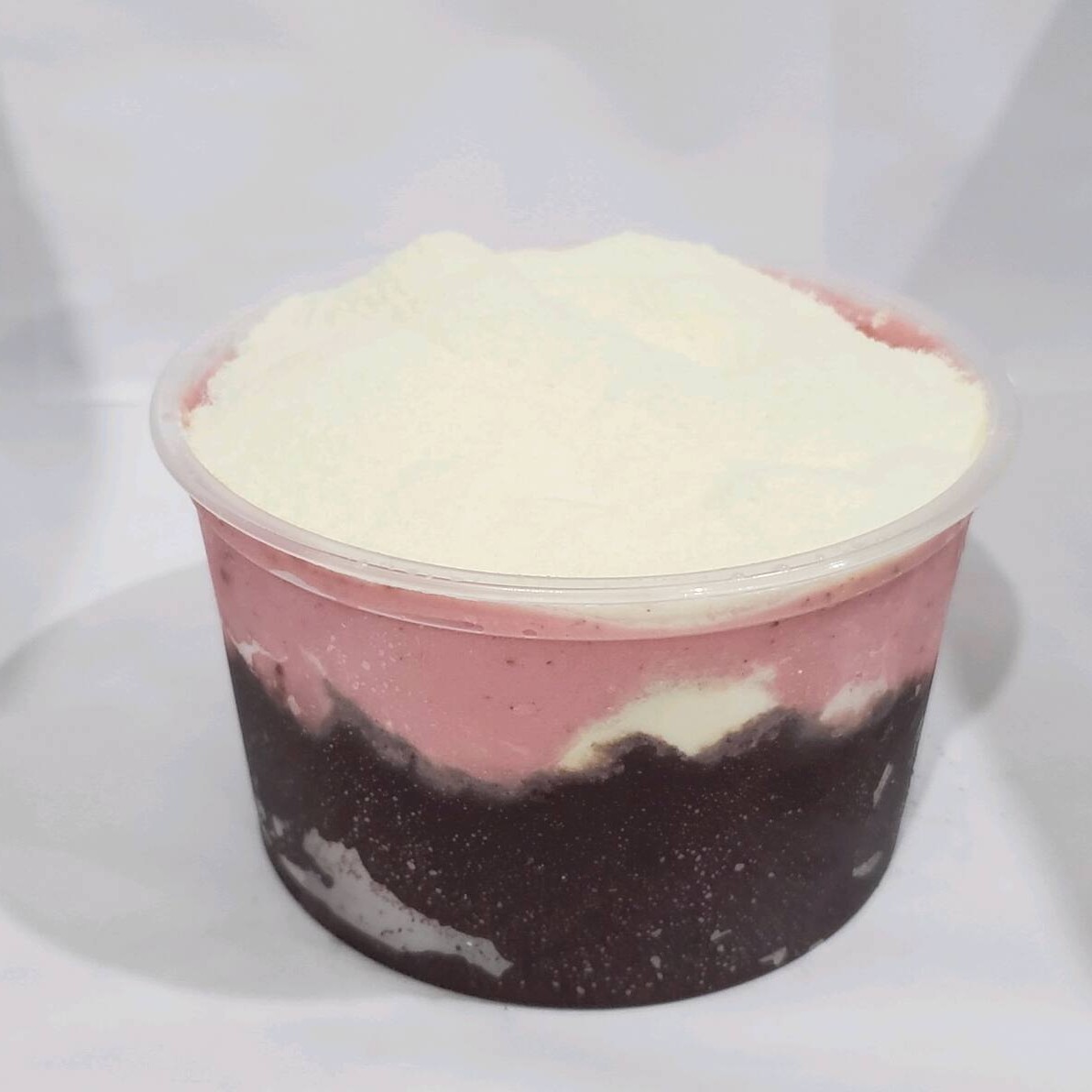 Neste valor está incluído: 2 caldas, 4 acompanhamentos. Os acompanhamentos e caldas são enviados na mesma tigela de açaí. Temos opções de ingredientes extra que vão separados. Enviamos na tigela (não é térmica).