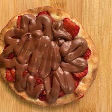 Chocolate ao leite e morango.