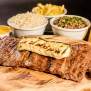 - 700g de carne de sol (antes de assar) arroz branco, feijão macassar, batata frita, farofa, vinagrete, manteiga de garrafa.