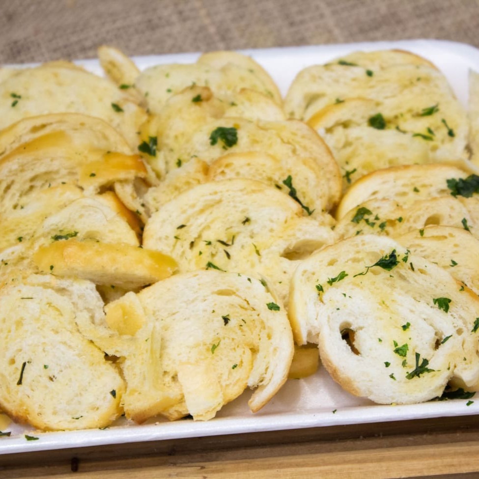 Nosso saco de torradas oferece uma seleção de sabores irresistíveis, uma mais deliciosa que a outra! Perfeitas para lanches, cafés da manhã ou para acompanhar os caldos da panetteria. Crocantes e saborosas, elas são a escolha ideal para momentos especiais.