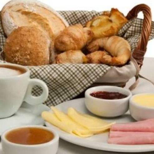 5 pães franceses e 100gramas de mortadela comum Perdigão.