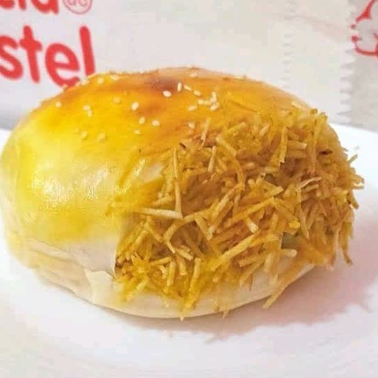 X-Tudo suculento de carne, queijo, presunto, ovo, molho Billy & Jack, uma explosão de sabores clássicos.