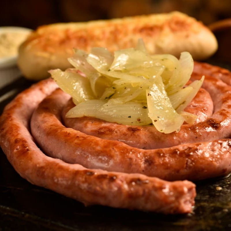 Linguiça de pernil artesanal, formato espiral.