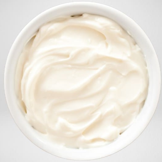 Catupiry tradicional, cremoso e aveludado, garantindo aquela cremosidade que todo lanche merece.