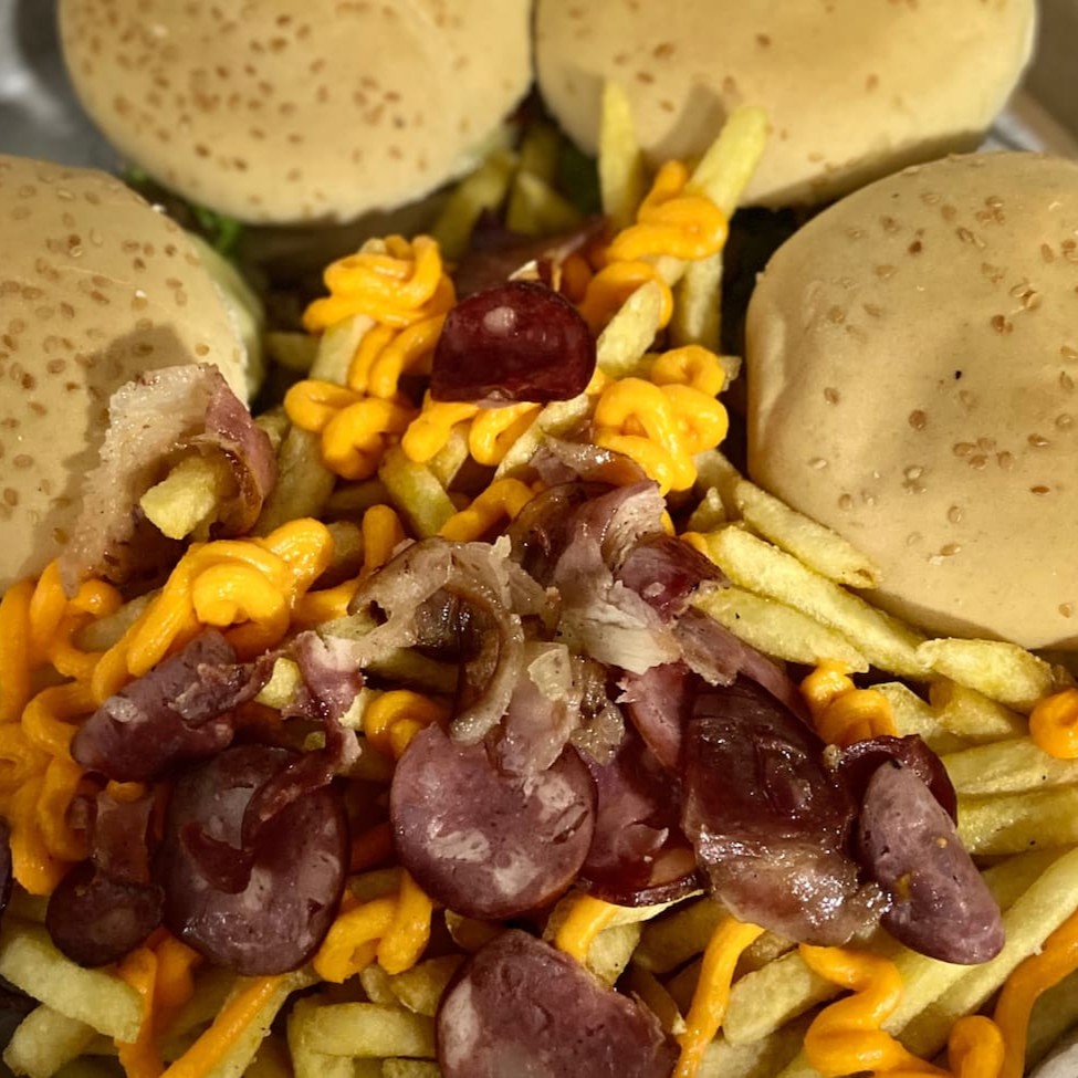 4 x-burguer  Batata frita  Calabresa  Cheddar  Refrigerante