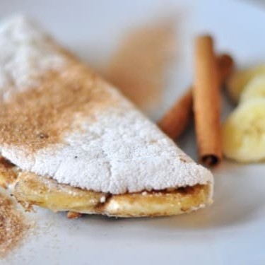 Deliciosa Tapioca com recheio de Banana Com Canela. Imagem ilustrativa.