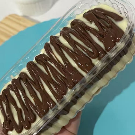 Um delicioso pavê composto por camadas de: creme de Ninho, biscoito de maizena Piraquê e Nutella.