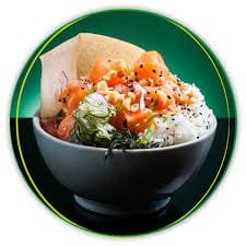 Salmão fresco em cubos, teryaki, cream cheese, arroz, cebolinha, gergelim, manga pepino, kani e massa de harumaki frita.